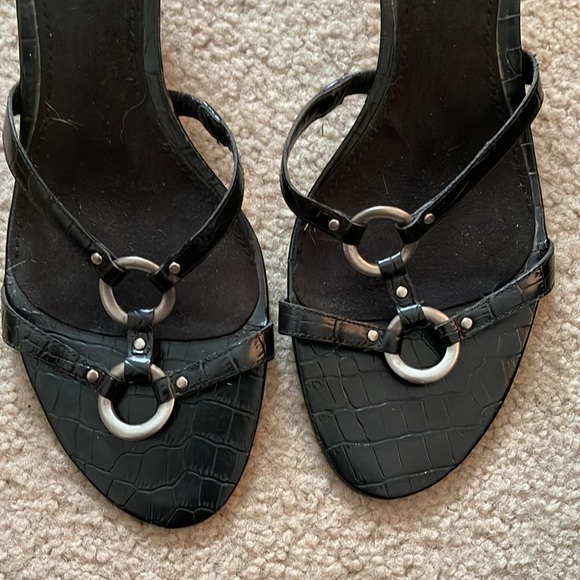 Cute short heeled sandals - Picture 2 of 6